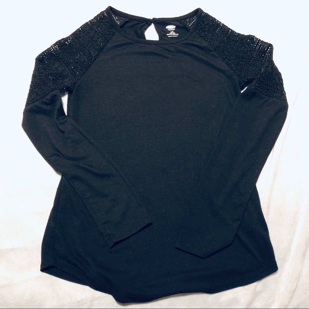 Black Old Navy top-Bundle kids clothes and save🎈
